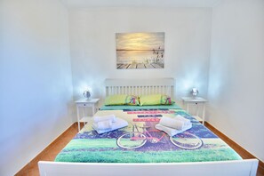 2 bedrooms, desk, travel cot, free WiFi