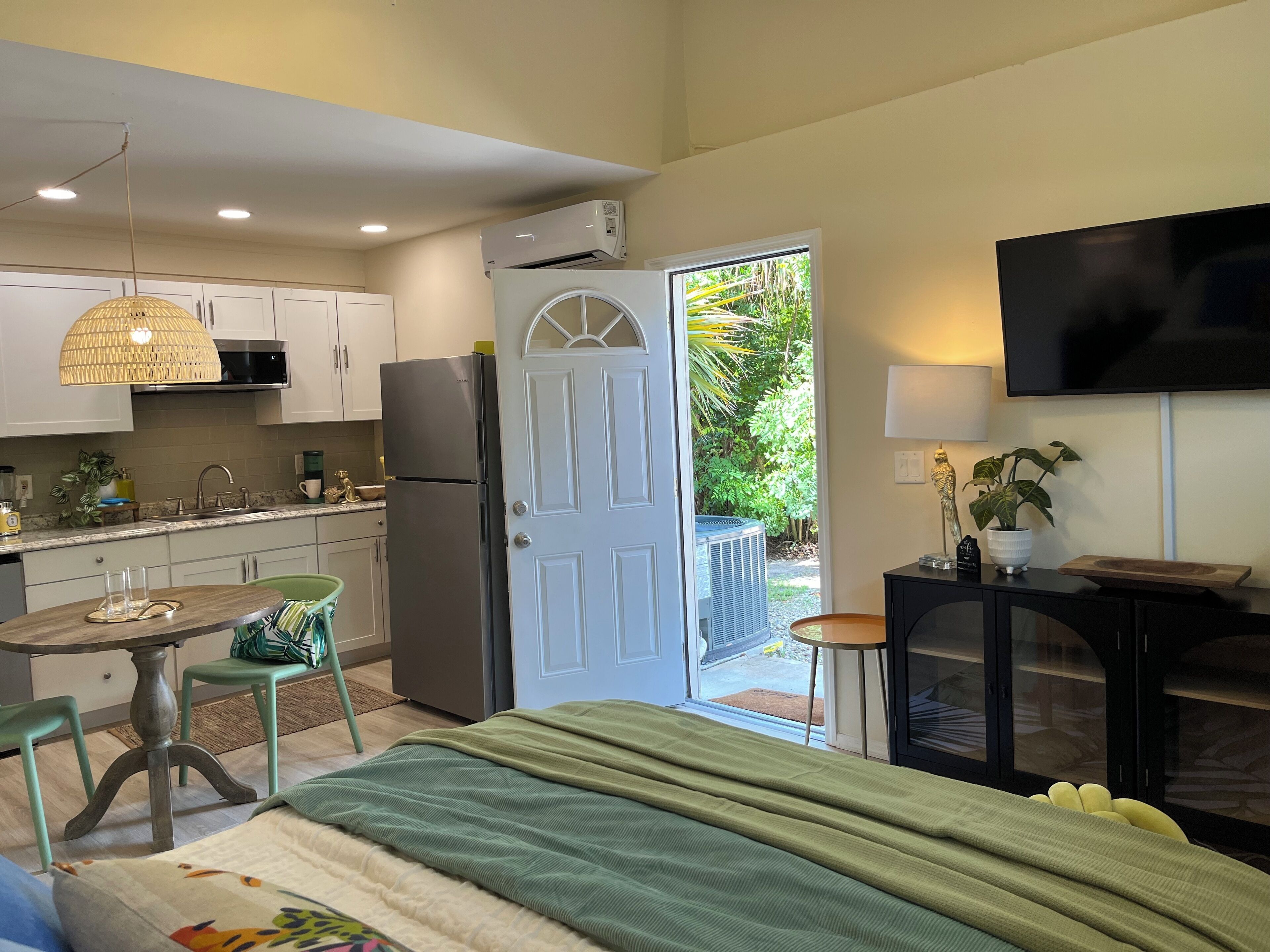 Fridge, microwave, dishwasher, coffee/tea maker