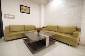 King AC Suite | Desk, laptop workspace, free WiFi, bed sheets - Hotel Bhagyaraj Palace Keshavpuram (Kanpur)