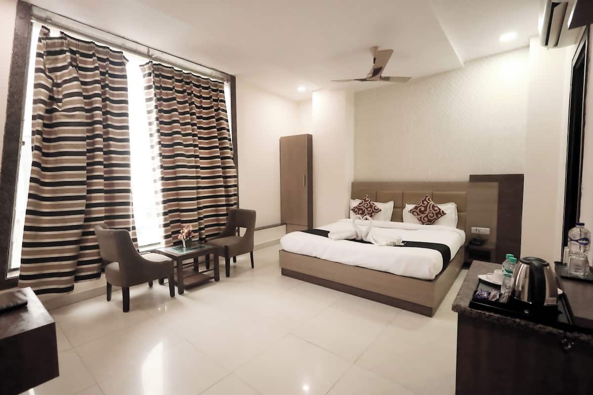 Executive AC Room | 1 bedroom, desk, laptop workspace, free WiFi