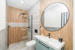 Sèche-cheveux, serviettes fournies