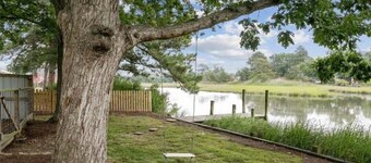 On the River - Quiet Cove Creek 4BR Home near it all.