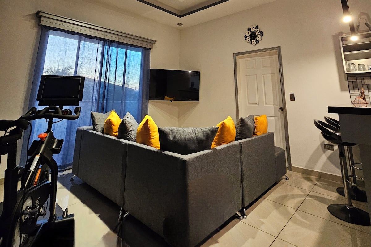Elite Studio Suite, Executive Level | Living area