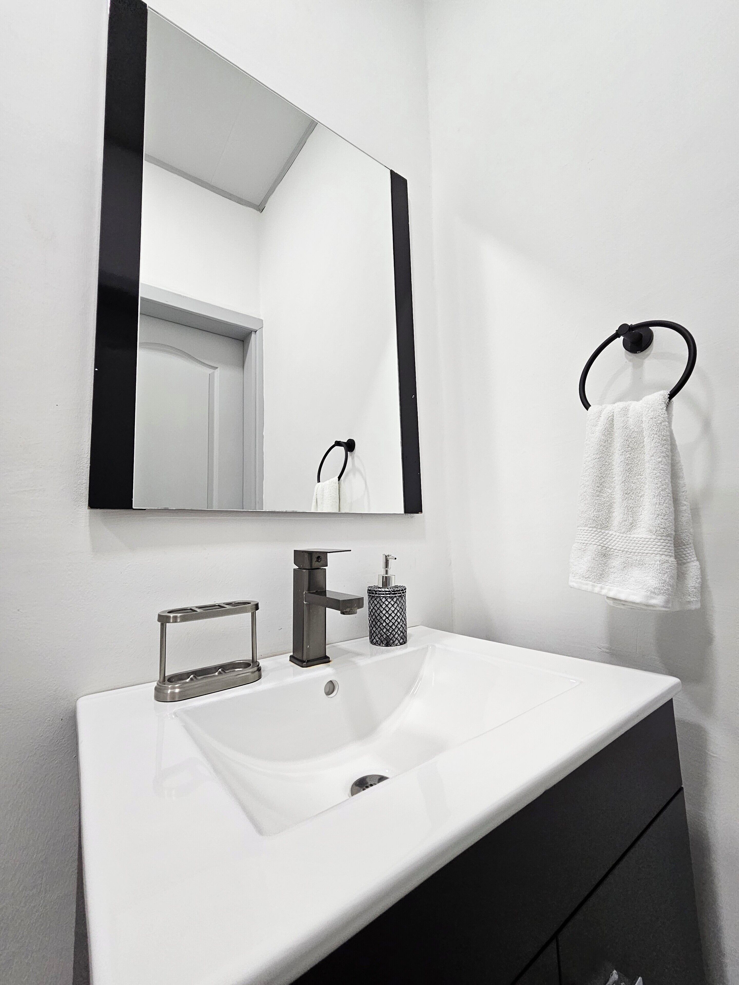 غرفة | حمام | تجهيزات دش، مستلزمات مجانية للعناية الشخصية، مناشف، صابون