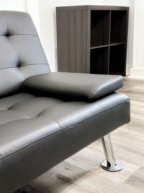 Interior - Charming 2-bedroom house with AC, WiFi in delightful Bloomington (Bloomington)