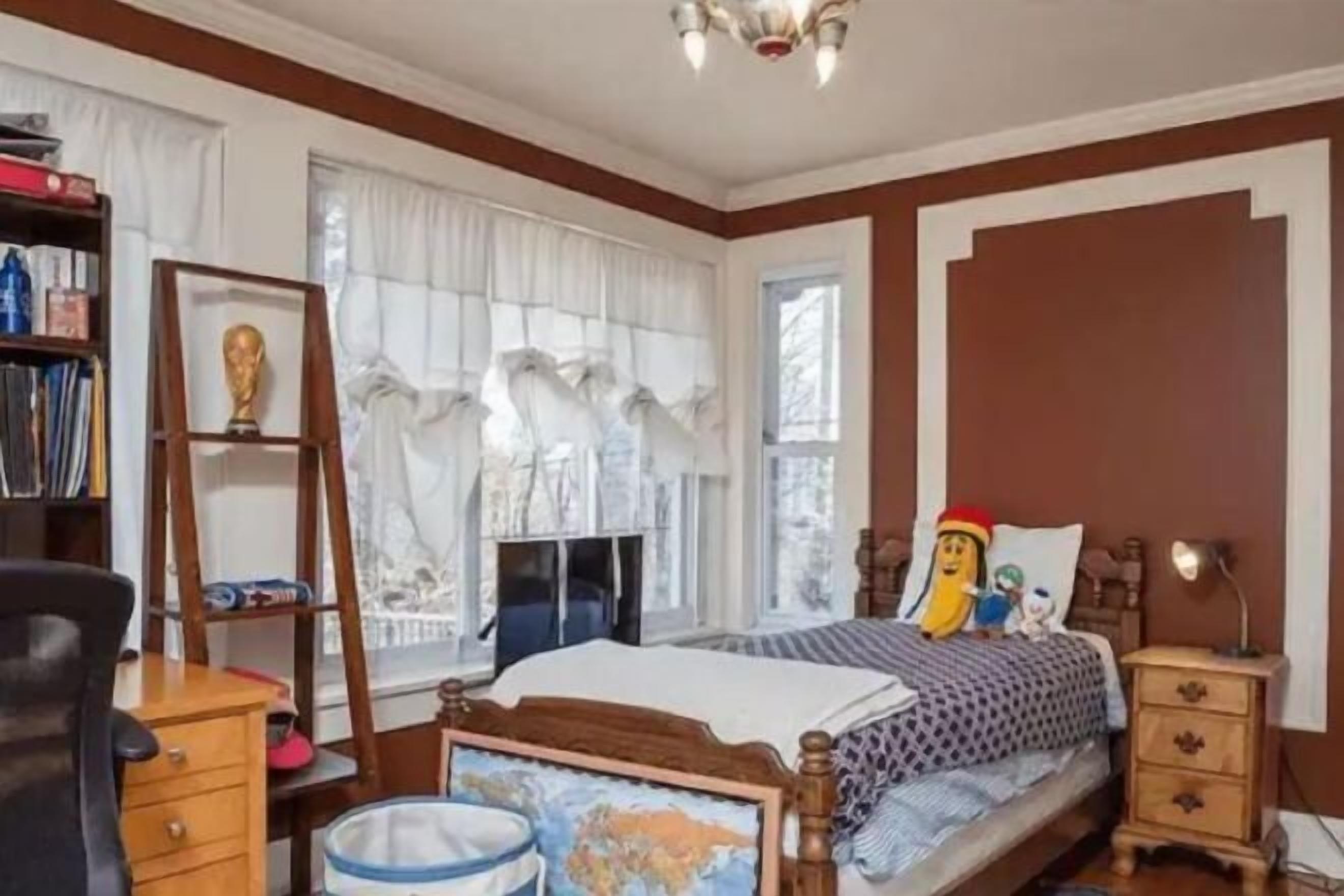 Schreibtisch, laptopgeeigneter Arbeitsplatz, Bügeleisen/Bügelbrett