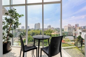 Apartment, Balcony (702) | Living area