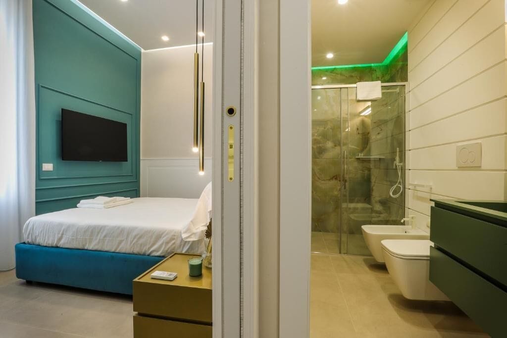 Deluxe Apartment | In-room safe, desk, laptop workspace, blackout curtains