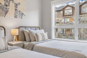 2 bedrooms, desk, iron/ironing board, travel crib