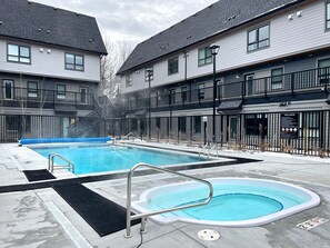 Een verwarmd zwembad