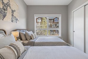 2 bedrooms, desk, iron/ironing board, travel cot