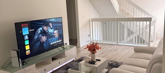 Stay close to shopping paradise! Apartment near Sawgrass and Hardrock stadium