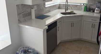 Stay close to shopping paradise! Apartment near Sawgrass and Hardrock stadium