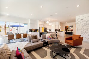 Smart TV, books, computer monitors - Posh Private Panoramic View Compound w/Pool & Spa (Palm Springs)