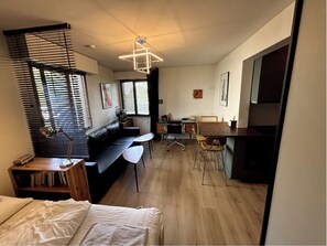Iron/ironing board, free WiFi, bed sheets