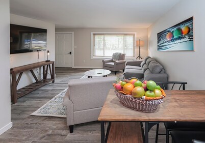 Charming 2-bedroom hotel suite in marvelous Green Lake, WI