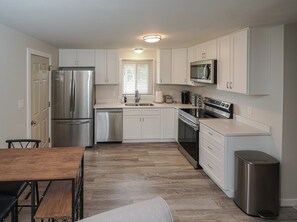 Réfrigérateur, micro-ondes, four, lave-vaisselle