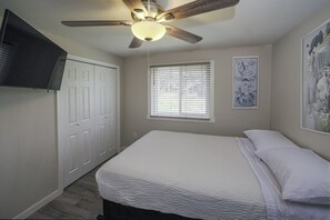 2 bedrooms, desk, free WiFi, bed sheets