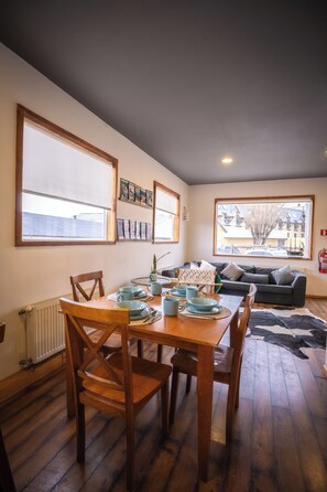 Tägliches inbegriffenes einheimisches Frühstück