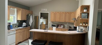 Lake House Getaway! 4-bedroom house on Boone Lake near JC with AC, WiFi, Dock