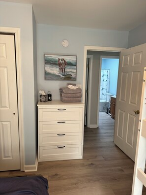 Interior - Lake House Getaway! 4-bedroom house on Boone Lake near JC with AC, WiFi, Dock (Piney Flats)