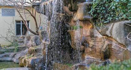 NEW OVERSEAS CHINESE HOTEL