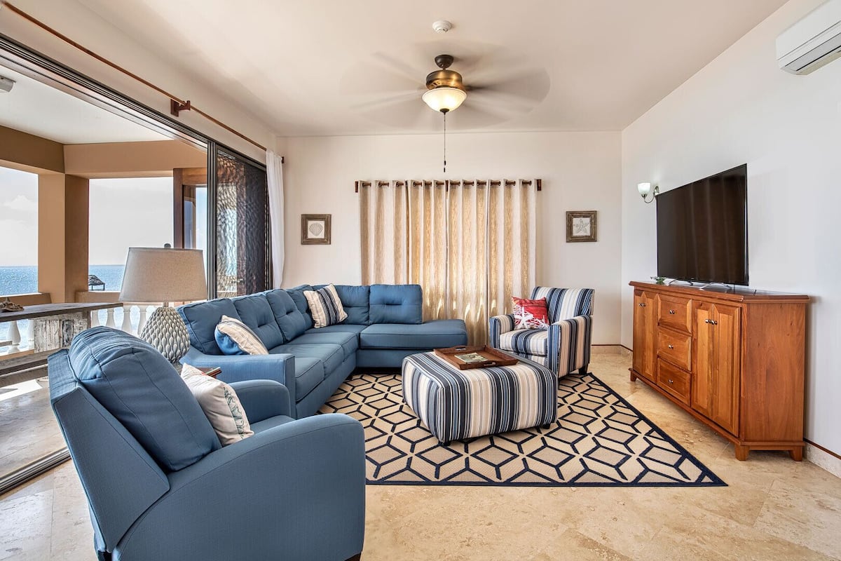 Comfort Condo | 3 bedrooms, in-room safe, desk, laptop workspace