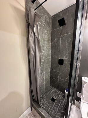 Handdoeken, zeep, shampoo, toiletpapier