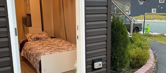Charming small studio in adorable St. John's WiFi access, 2 twin beds, full bath