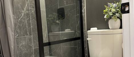 Towels, soap, shampoo, toilet paper