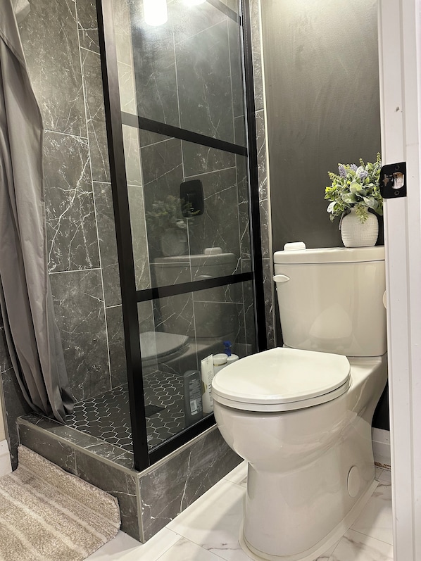 Towels, soap, shampoo, toilet paper