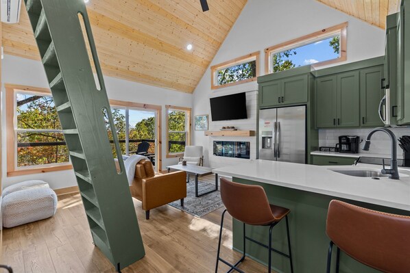 Interior - TreeHouse, Hot Tub, Wooded Views, Near Lake (Rogers)