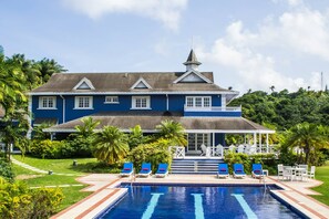 Pool - Villa Ananda: Luxury Villa in Tobago (Patience Hill)