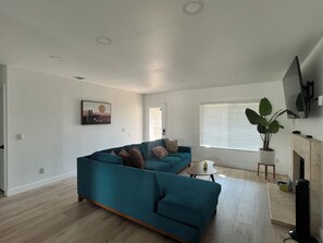 Smart-tv och eldstad