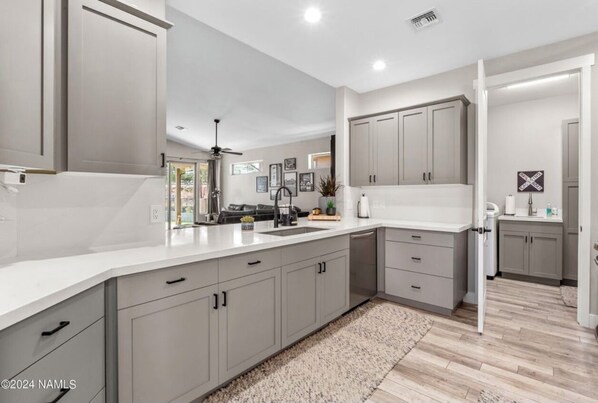 Fridge, microwave, oven, stovetop - Beautiful Model home 2 minutes to town, golf and hiking. Perfect for families! (Williams)