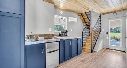 Mins from Campus | Private | Grill Deck