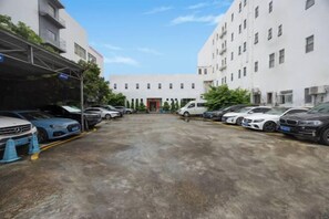 Free self parking - City Wanyi Hotel (Shenzhen East Railway Station Buji Shop) (Shenzhen)