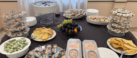 Desayuno buffet diario (EUR 7 por persona)