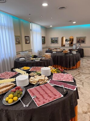 Daily buffet breakfast (EUR 7 per person)
