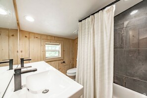 Asciugacapelli, asciugamani, sapone, shampoo