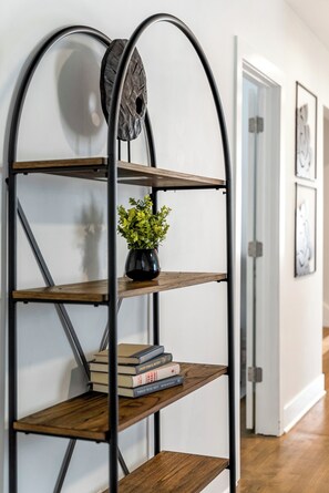 Interior - NEW! Large/Beautiful Home with 6BDS/4BTHS + Garage! (Chicago)