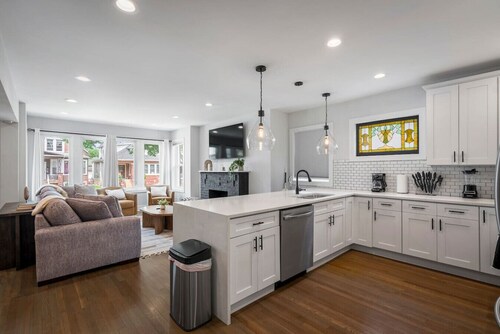 NEW! Large/Beautiful Home with 6BDS/4BTH + Garage!