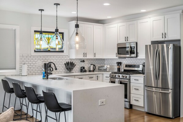 Private kitchen - NEW! Large/Beautiful Home with 6BDS/4BTHS + Garage! (Chicago)