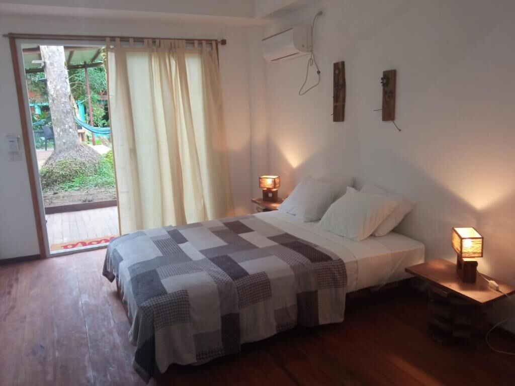 Laptop workspace, soundproofing, free WiFi