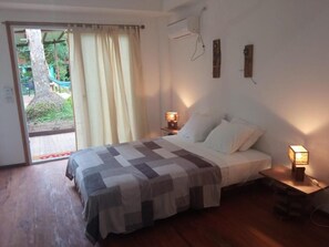 Espacio para trabajar con un portátil y sistema de insonorización