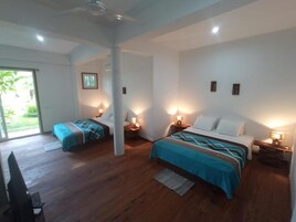 Laptop workspace, soundproofing, free WiFi