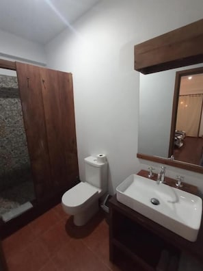 Shower, free toiletries, hair dryer, towels