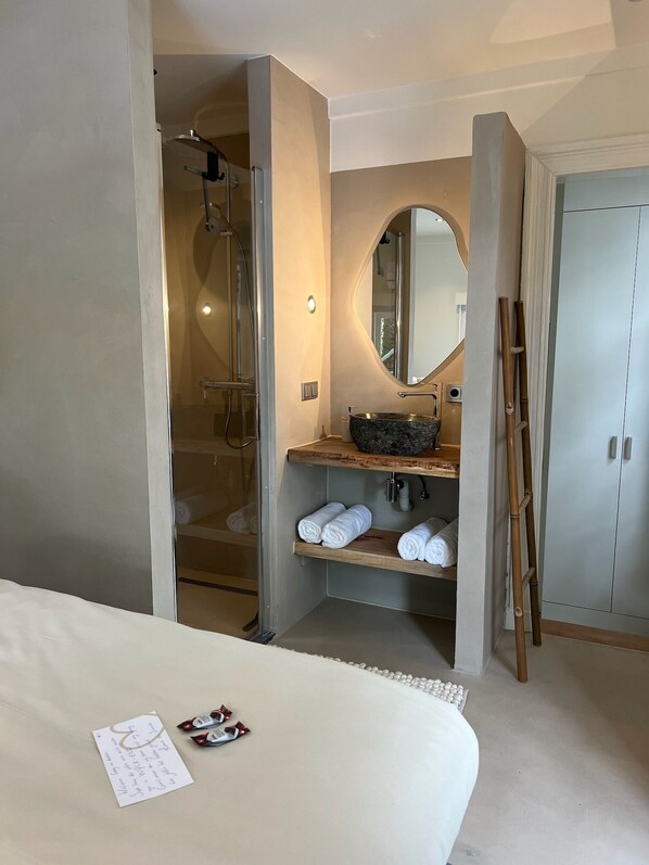 Gratis toiletartikelen, handdoeken, zeep, shampoo