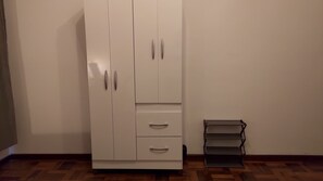 Interior - Quarto Completo - Quarto da Fê - Apartamento Compartilhado (Alto da XV Curitiba)