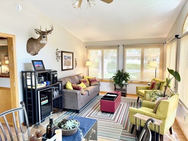 Smart TV, books, stereo